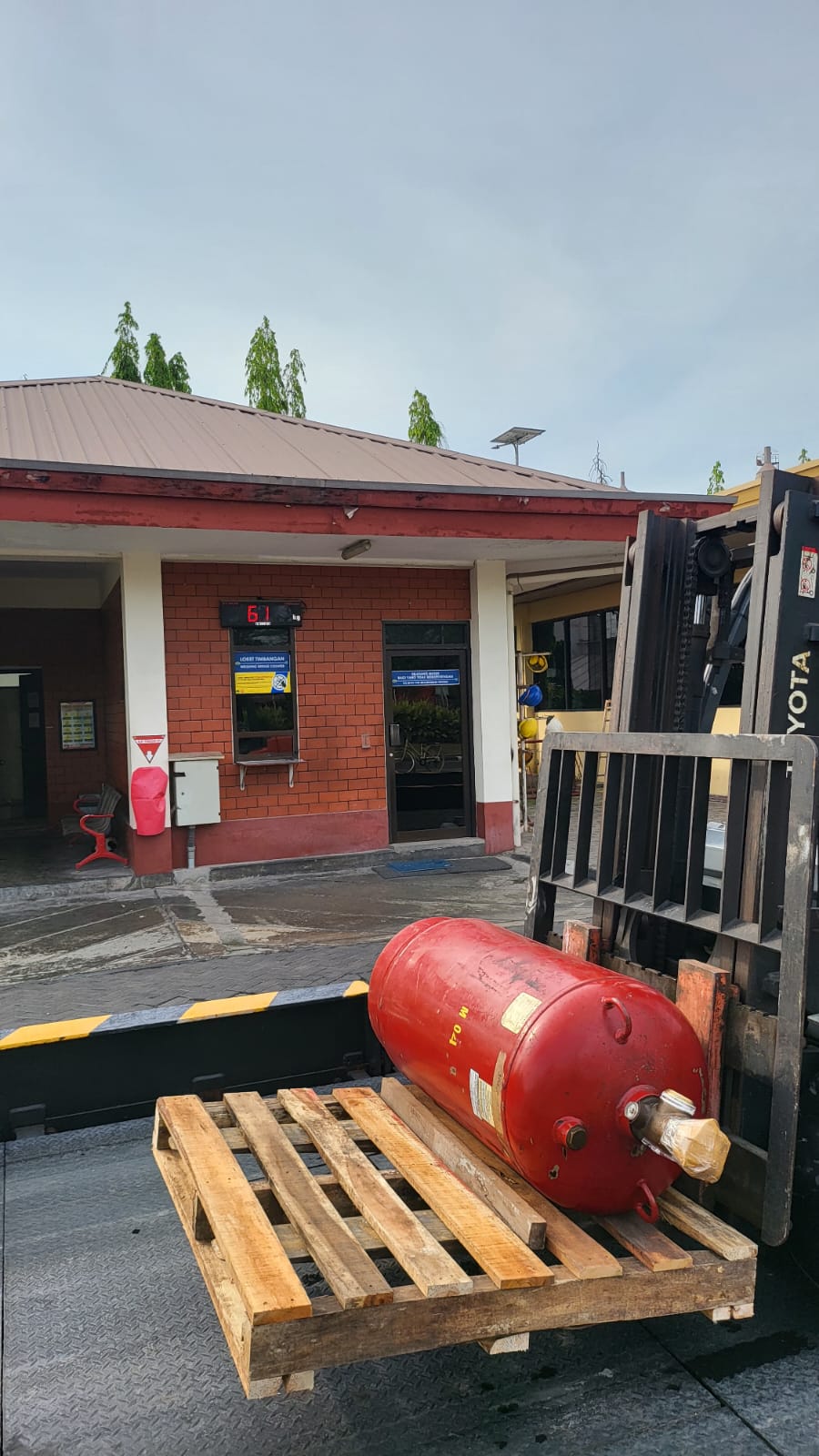 Refill FM200 di PT Petro Oxo Nusantara Gresik